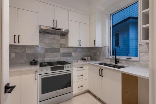 1484 Copper Beech Place, Coquitlam, BC - Indoor Photo Showing Kitchen With Double Sink With Upgraded Kitchen
