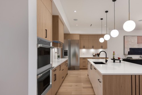1484 Copper Beech Place, Coquitlam, BC - Indoor Photo Showing Kitchen With Upgraded Kitchen