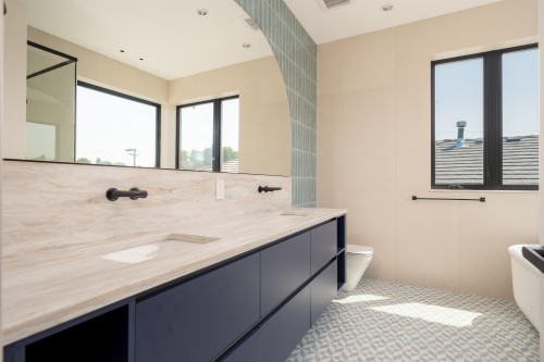 2-1450 30Th Avenue E, Vancouver, BC - Indoor Photo Showing Bathroom