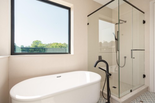 2-1450 30Th Avenue E, Vancouver, BC - Indoor Photo Showing Bathroom