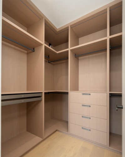 2-1450 30Th Avenue E, Vancouver, BC - Indoor With Storage
