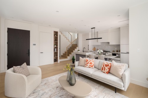 2-1450 30Th Avenue E, Vancouver, BC - Indoor Photo Showing Living Room