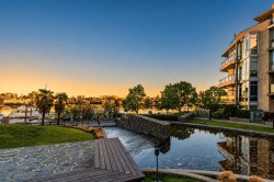 302-1228 Marinaside Crescent Vancouver, BC V6Z 2W4