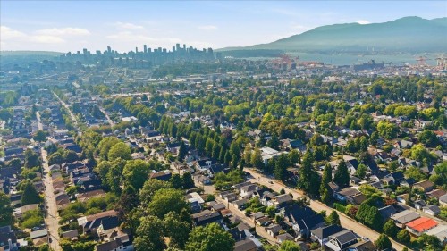2137 2Nd Avenue E, Vancouver, BC - Outdoor With View