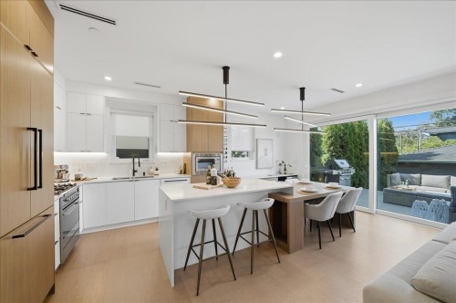 2137 2Nd Avenue E, Vancouver, BC - Indoor Photo Showing Kitchen With Upgraded Kitchen
