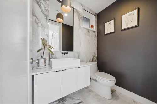 2137 2Nd Avenue E, Vancouver, BC - Indoor Photo Showing Bathroom