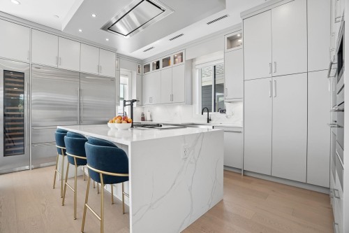 72 57Th Avenue E, Vancouver, BC - Indoor Photo Showing Kitchen With Upgraded Kitchen