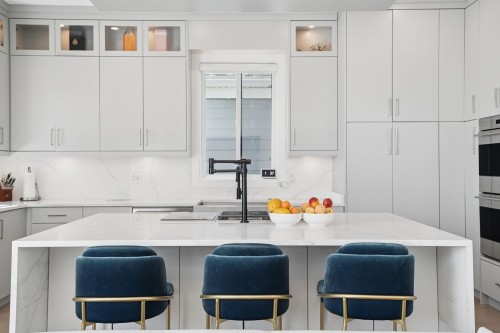 72 57Th Avenue E, Vancouver, BC - Indoor Photo Showing Kitchen With Upgraded Kitchen