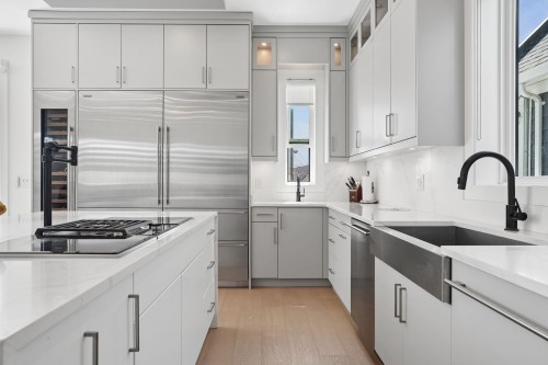 72 57Th Avenue E, Vancouver, BC - Indoor Photo Showing Kitchen With Upgraded Kitchen