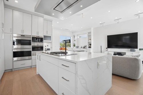 72 57Th Avenue E, Vancouver, BC - Indoor Photo Showing Kitchen With Upgraded Kitchen