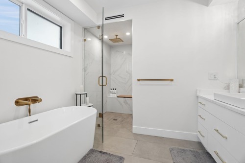 72 57Th Avenue E, Vancouver, BC - Indoor Photo Showing Bathroom