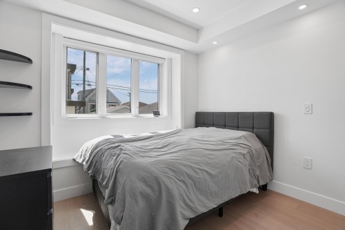 72 57Th Avenue E, Vancouver, BC - Indoor Photo Showing Bedroom