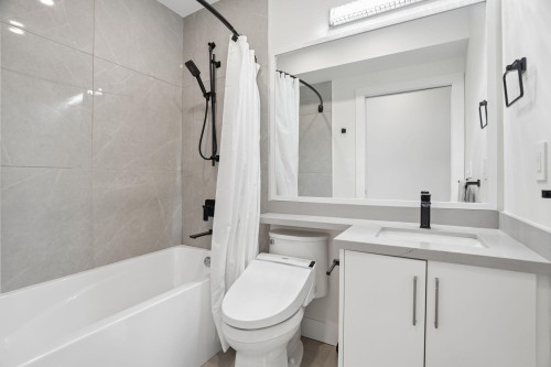 72 57Th Avenue E, Vancouver, BC - Indoor Photo Showing Bathroom