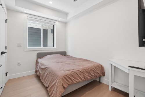 72 57Th Avenue E, Vancouver, BC - Indoor Photo Showing Bedroom