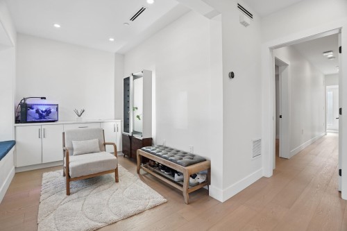 72 57Th Avenue E, Vancouver, BC - Indoor Photo Showing Other Room