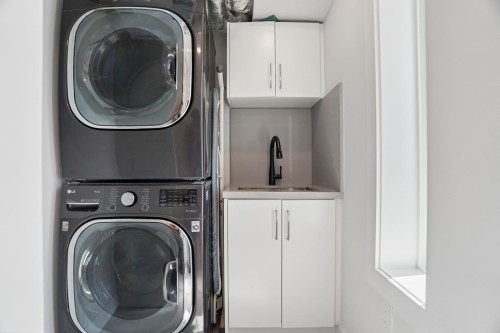 72 57Th Avenue E, Vancouver, BC - Indoor Photo Showing Laundry Room