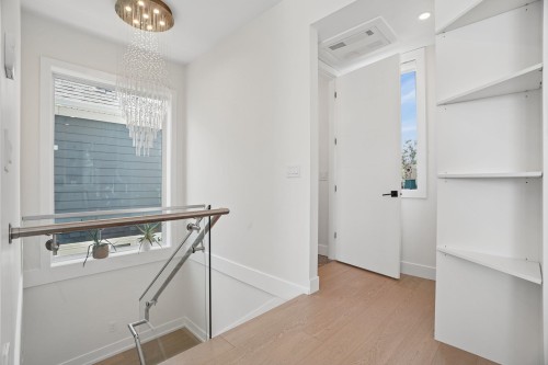 72 57Th Avenue E, Vancouver, BC - Indoor Photo Showing Other Room
