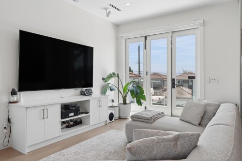 72 57Th Avenue E, Vancouver, BC - Indoor Photo Showing Living Room