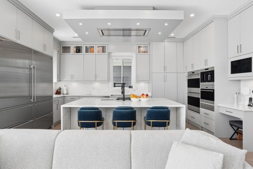 72 57Th Avenue E, Vancouver, BC - Indoor Photo Showing Kitchen With Upgraded Kitchen