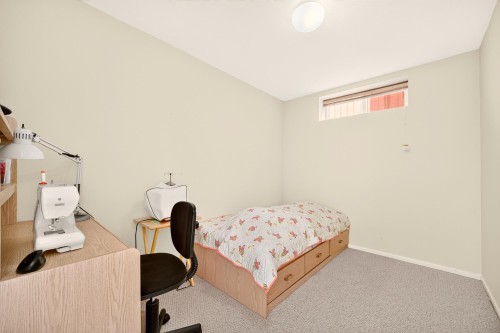 6673 Gladstone Street, Vancouver, BC - Indoor Photo Showing Bedroom