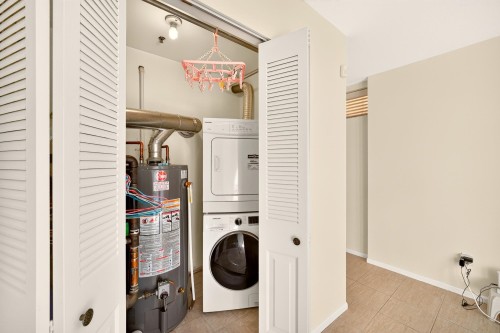 6673 Gladstone Street, Vancouver, BC - Indoor Photo Showing Laundry Room