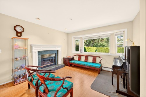 6673 Gladstone Street, Vancouver, BC - Indoor Photo Showing Living Room With Fireplace