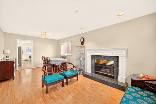 6673 Gladstone Street, Vancouver, BC - Indoor Photo Showing Living Room With Fireplace