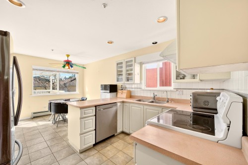 6673 Gladstone Street, Vancouver, BC - Indoor Photo Showing Kitchen With Double Sink