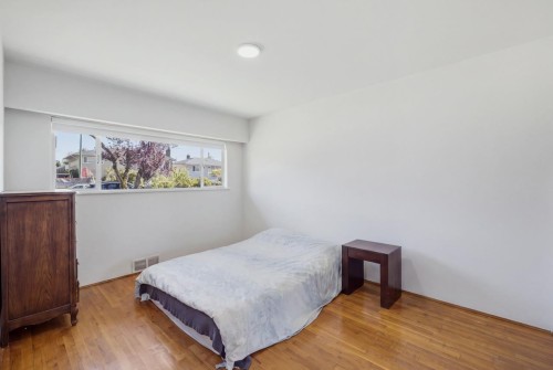 4656 Brentlawn Drive, Burnaby, BC - Indoor Photo Showing Bedroom