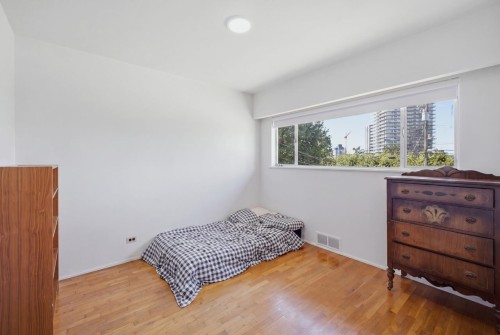 4656 Brentlawn Drive, Burnaby, BC - Indoor Photo Showing Bedroom