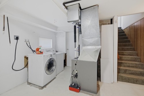 4656 Brentlawn Drive, Burnaby, BC - Indoor Photo Showing Laundry Room