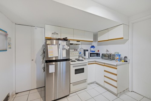 4656 Brentlawn Drive, Burnaby, BC - Indoor Photo Showing Kitchen