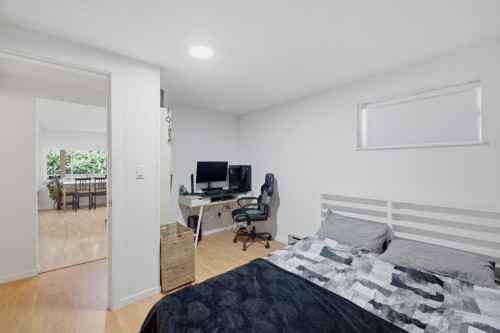 4656 Brentlawn Drive, Burnaby, BC - Indoor Photo Showing Bedroom