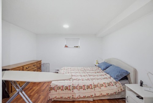 4656 Brentlawn Drive, Burnaby, BC - Indoor Photo Showing Bedroom