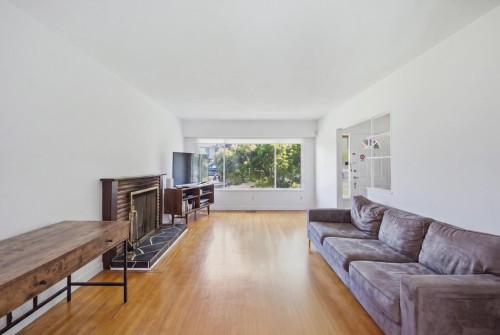 4656 Brentlawn Drive, Burnaby, BC - Indoor Photo Showing Living Room