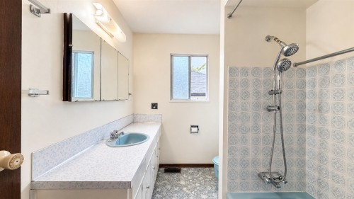 2184 35Th Avenue E, Vancouver, BC - Indoor Photo Showing Bathroom