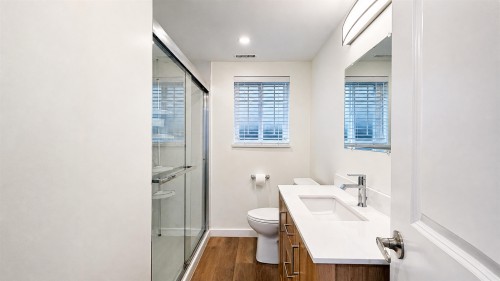 2184 35Th Avenue E, Vancouver, BC - Indoor Photo Showing Bathroom