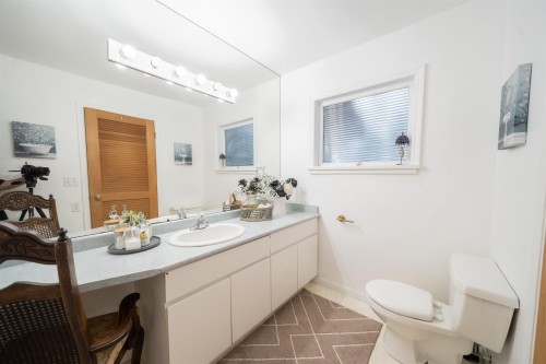 1372 Ottawa Avenue, West Vancouver, BC - Indoor Photo Showing Bathroom