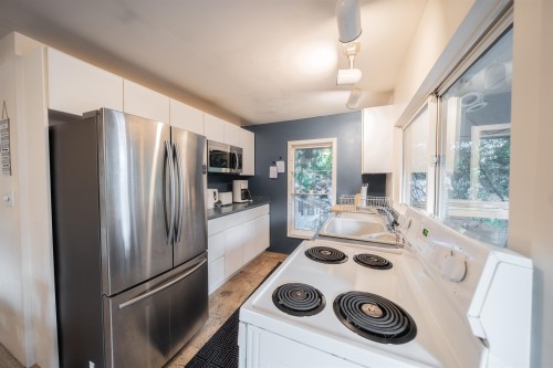 1372 Ottawa Avenue, West Vancouver, BC - Indoor Photo Showing Kitchen