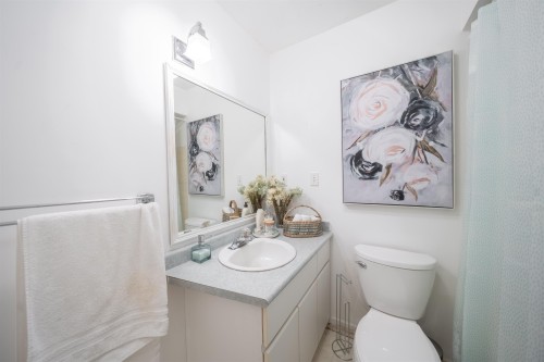 1372 Ottawa Avenue, West Vancouver, BC - Indoor Photo Showing Bathroom