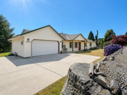 6365 Homestead Avenue Sechelt, BC V7Z 0M7