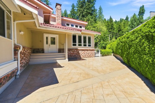 5553 Nancy Greene Way , North Vancouver, BC V7R 4R6 3