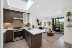 401-688 16th Avenue E Vancouver, BC V5T 2V4