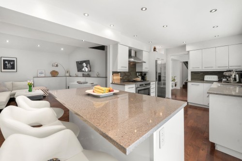 2086 Rivergrove Place, North Vancouver, BC - Indoor Photo Showing Kitchen With Upgraded Kitchen