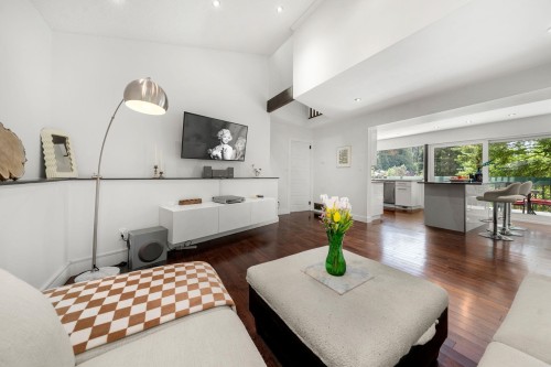 2086 Rivergrove Place, North Vancouver, BC - Indoor Photo Showing Living Room