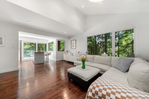 2086 Rivergrove Place, North Vancouver, BC - Indoor Photo Showing Living Room