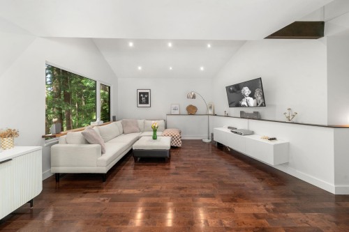 2086 Rivergrove Place, North Vancouver, BC - Indoor Photo Showing Living Room