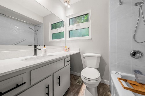 2086 Rivergrove Place, North Vancouver, BC - Indoor Photo Showing Bathroom