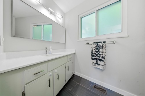 2086 Rivergrove Place, North Vancouver, BC - Indoor Photo Showing Bathroom