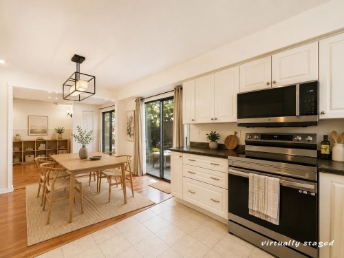 1961 Flynn Crescent, Coquitlam, BC - Indoor Photo Showing Kitchen
